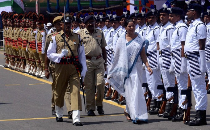 lady constable of kolkata police dresses as west bengal chief minister mamata banerjee 1471231717120