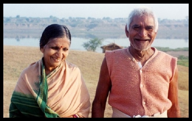 Baba Amte with his wife Sadhna Tai Amte Be An Inspirer
