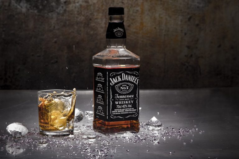 Jack Daniels and mixer 768x512 1